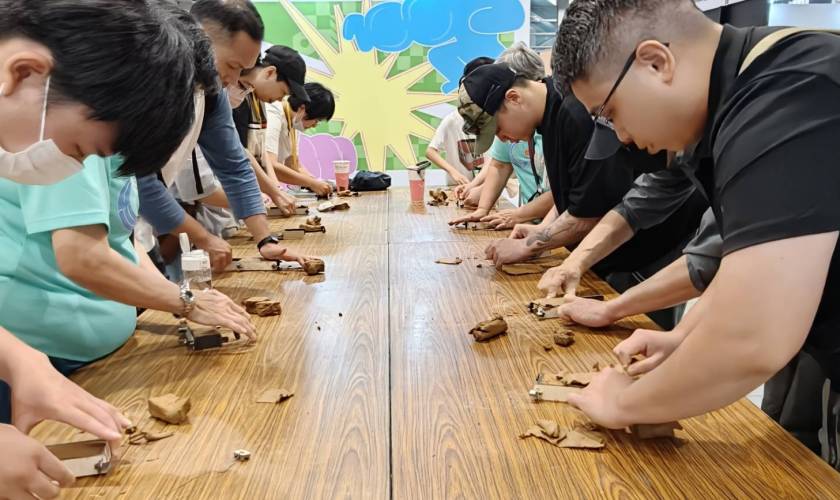 第56屆全國技能競賽技能體驗站｜玉龍龍積木磚帶你用八卦山脈黏土體驗手工製磚